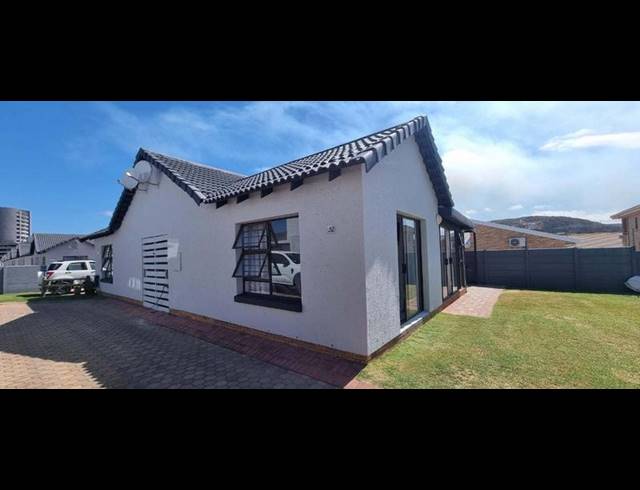 1 BEDROOM TOWNHOUSE FOR SALE IN DIAZ